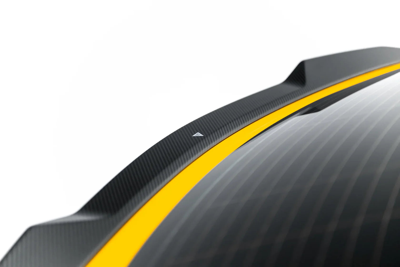 Maxton Design Carbon Spoiler Cap unter Heckscheibe für Lamborghini Urus Mk1