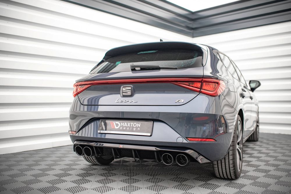 Heckdiffusor mit Endrohrblenden für Seat Leon FR MK4 von Maxton Design