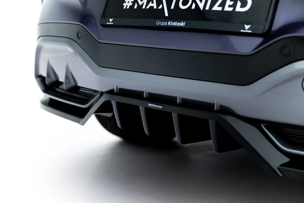 Zentraler Hinterer Splitter V.3 für Cupra Terramar Mk1 mit Anhängerkupplung von Maxton Design