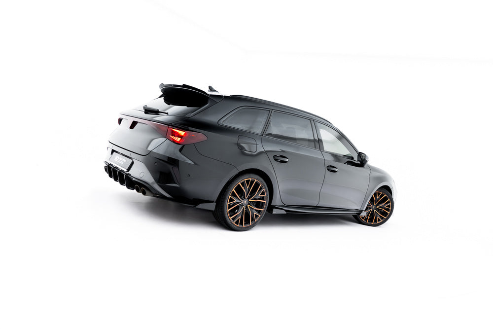 Seitenschweller Erweiterung Street Pro mit Flaps für Cupra Leon ST / Hatchback Aero Mk1 / Mk1 Facelift von Maxton Design