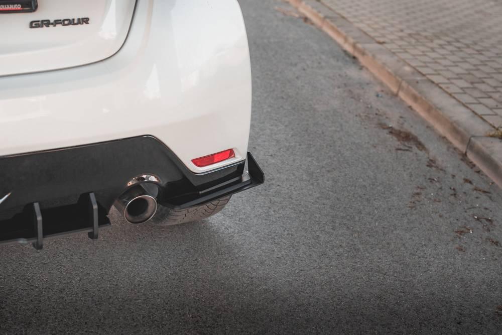 Seitliche Heck Diffusor Erweiterung Street Pro mit Flaps für Toyota GR Yaris MK4 von Maxton Design