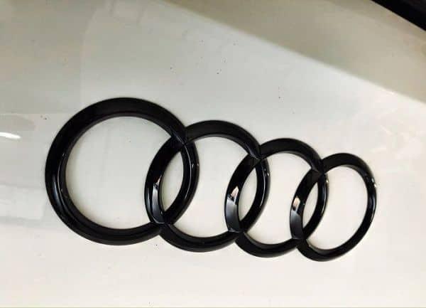 Audi Ringe Hinten Schwarz für Audi Q2 GA