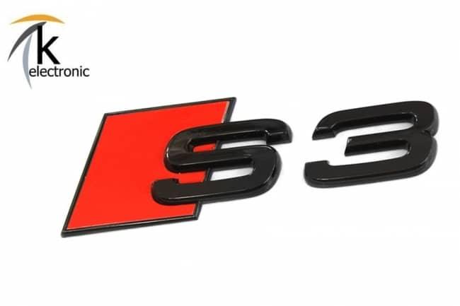 Audi S3 8Y Schriftzug schwarz rote Raute hinten