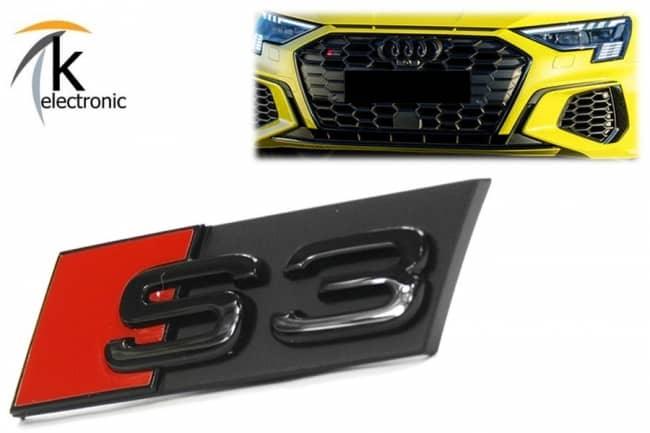 Audi S3 8Y Schriftzug schwarz rote Raute vorne