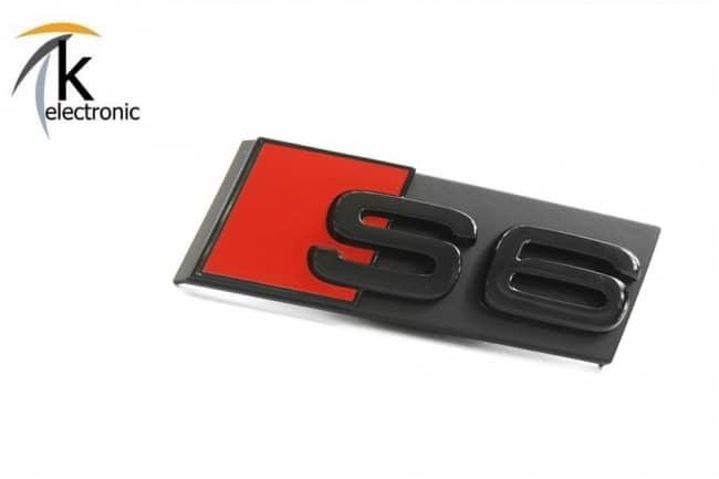 Audi S6 4A C8 Schriftzug schwarz rote Raute vorne
