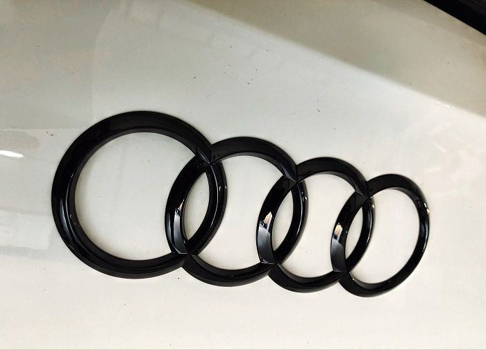 Audi rings in the back black for Audi S7 4K