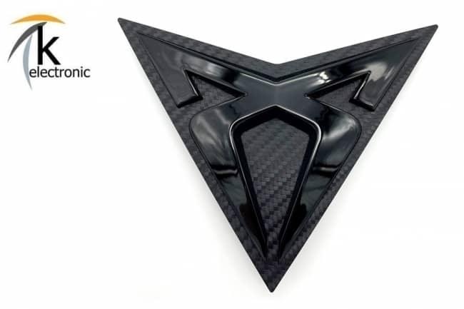 Cupra Leon KL schwarzes Zeichen vorne mit Carbon